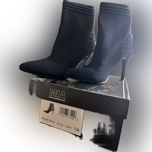 Brand new MIA Chellsie black sock pointy boot sz 7